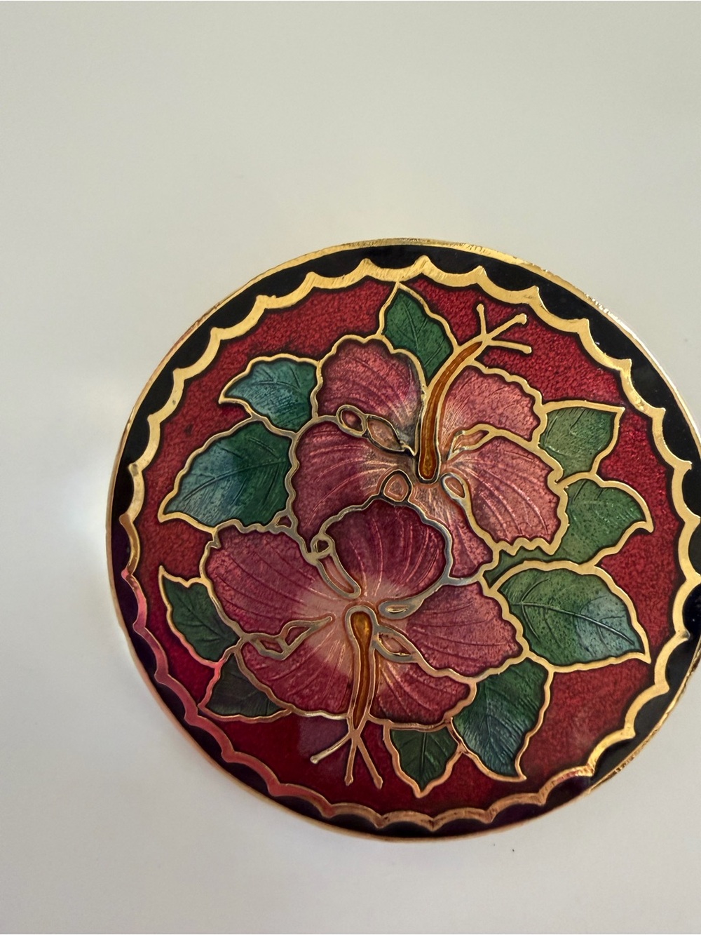 Vtg 80’s cloisonné hibiscus floral belt buckle in Red, Green & Gold